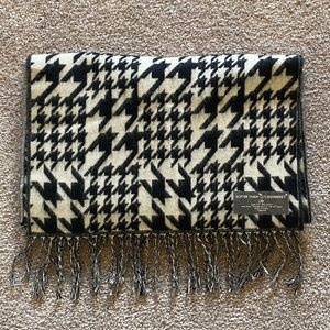 Softer Than Cashmere Checkered Houndstooth Scarf Black and White